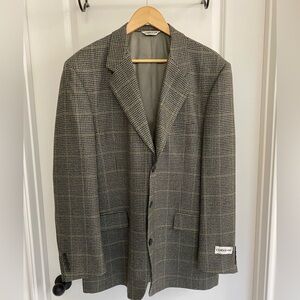 Claiborne Men's Gray Lamb’s Wool Checkered Blazer